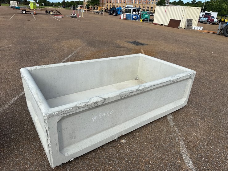 #9490-•-9x5-concrete-water-trough-image-6