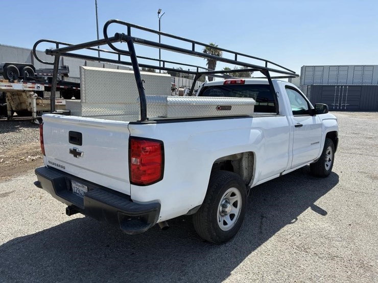 2018-chevrolet-silverado-1500-image-3