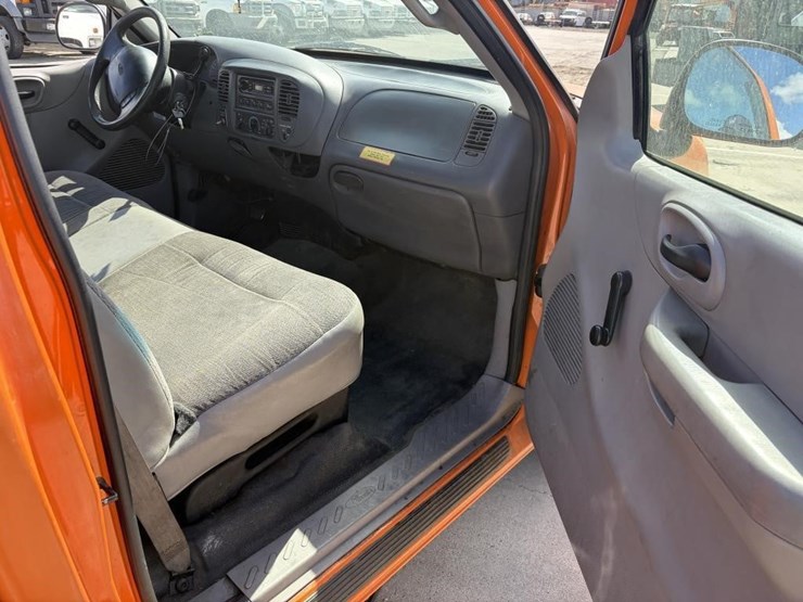 2000-ford-f150-xl-image-11