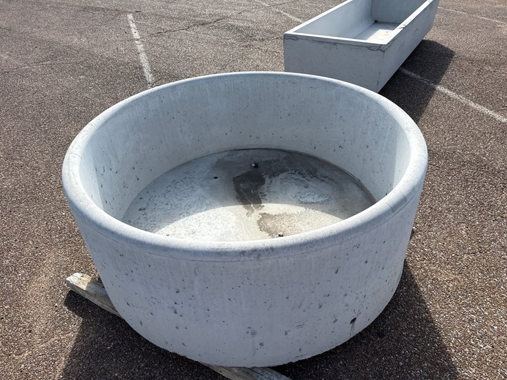 #9472-•-300-gal-round-conrete-water-trough-image-4