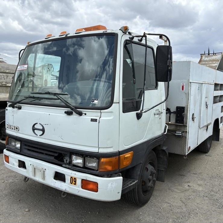 1999 HINO FB1817