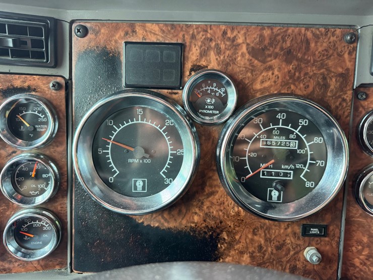 2007-kenworth-t800-image-9