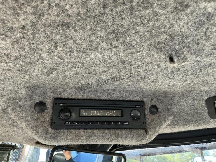 2017-deere-624k-image-27