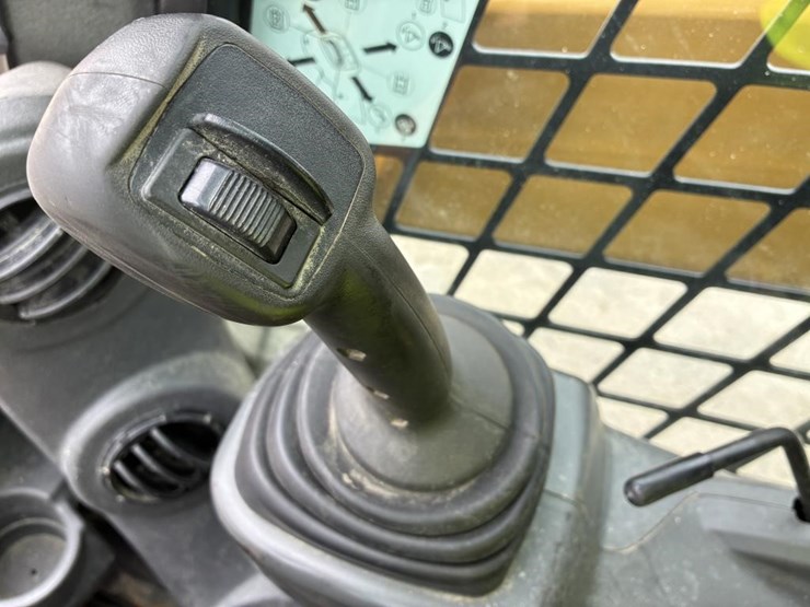 2016-caterpillar-272d2-image-18