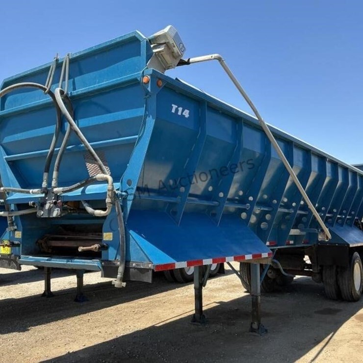 2018 Versa V-Bottom Spreader Trailer