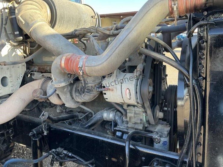 2001-freightliner-fld120-image-12