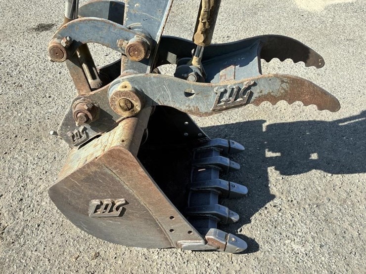 2005-deere-35d-image-7