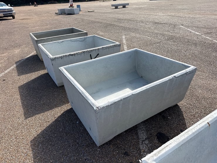#9476-•-4x5-conrete-feed-trough-image-3