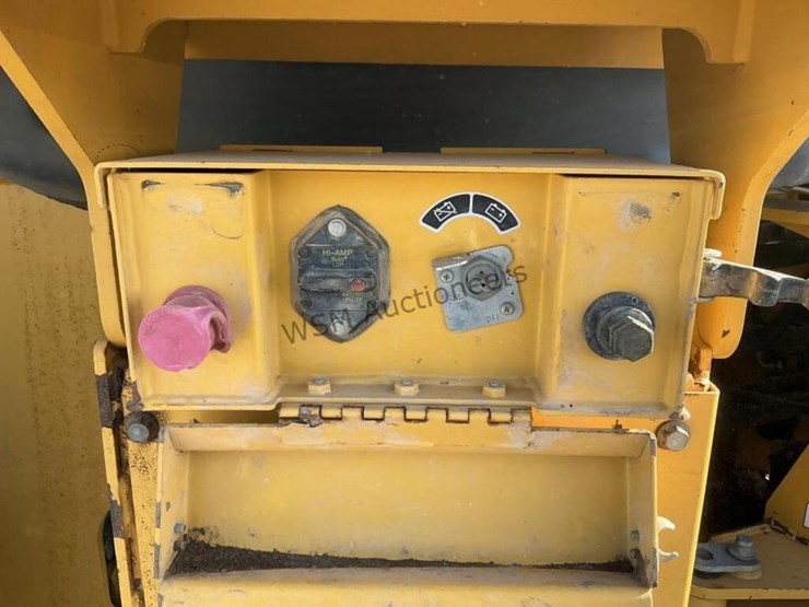 2017-deere-624k-image-18