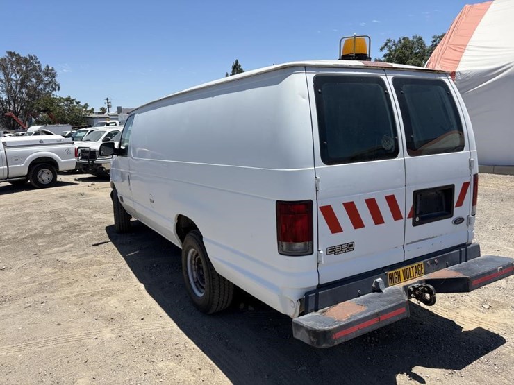 2002-ford-e350-image-4