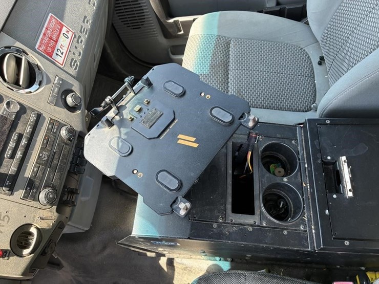 2011-ford-f550-image-24