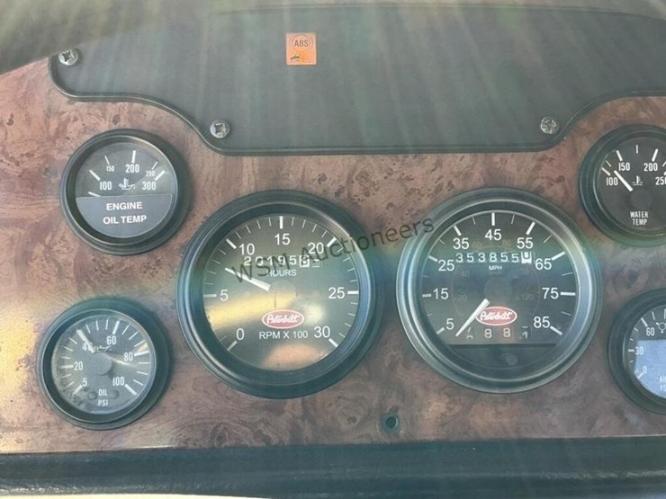 2004-peterbilt-378-image-18