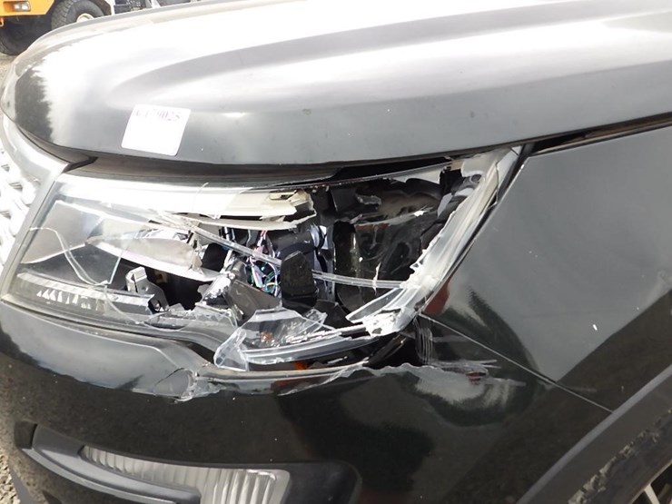 2016-ford-explorer-image-11