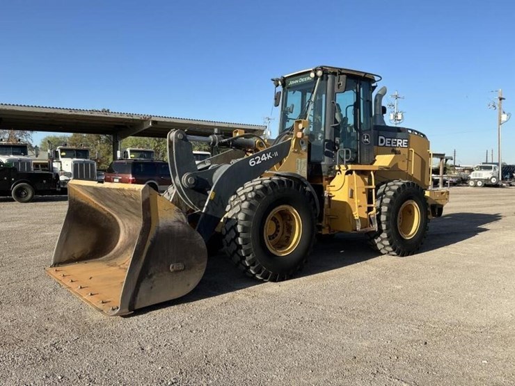 2017-deere-624k-image-2