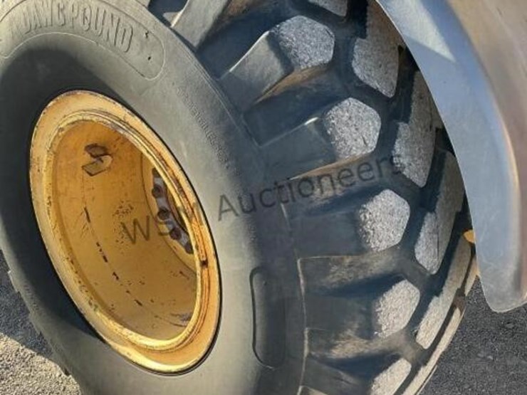 2017-deere-624k-image-9
