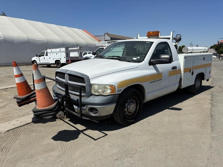 2005-dodge-2500-image-1