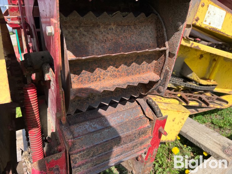 new-holland-707-image-15