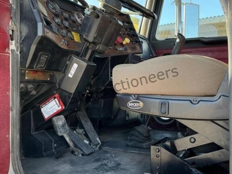 1999-peterbilt-357-image-22