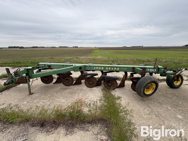 john-deere-2700-image-8