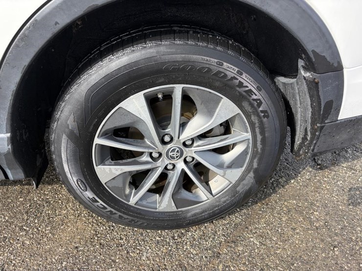2016-toyota-rav4-image-5