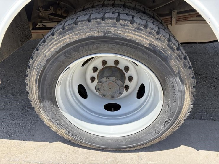 2011-ford-f550-image-5