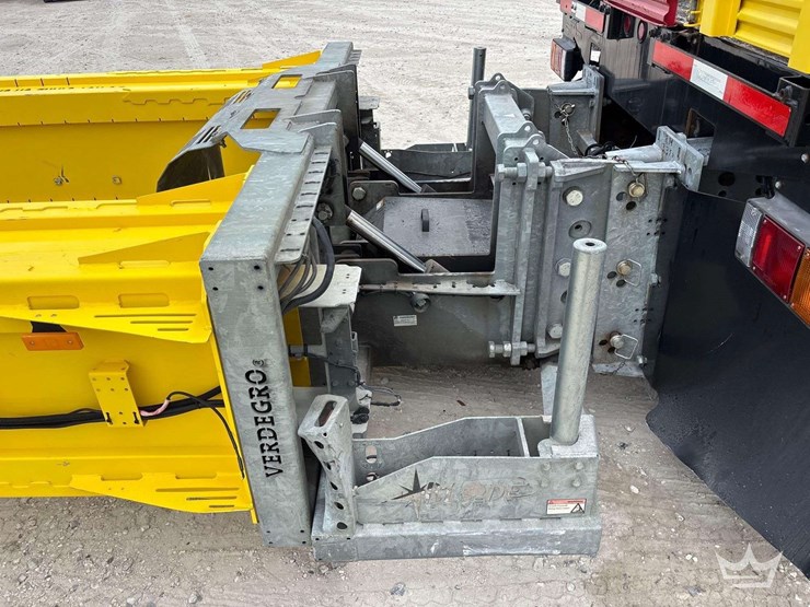 2019-isuzu-ftr-image-13