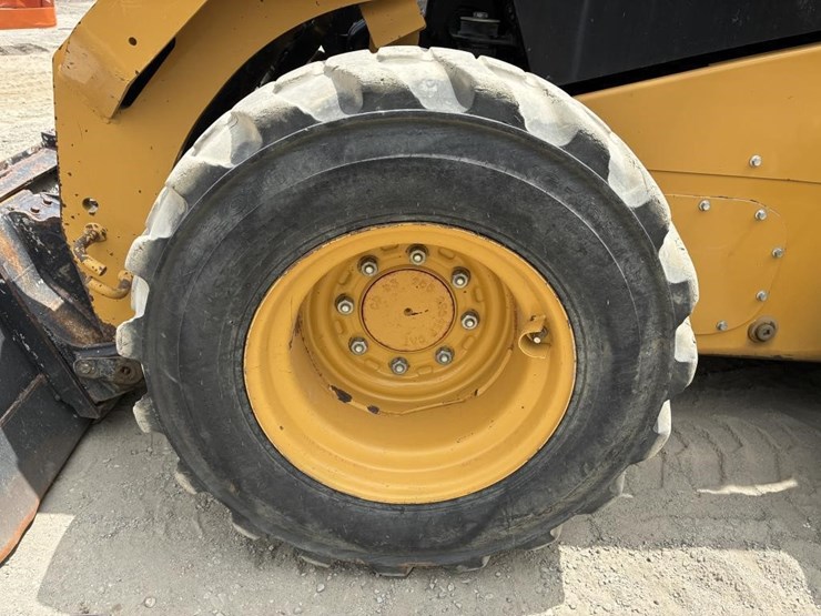 2014-caterpillar-246d-image-12