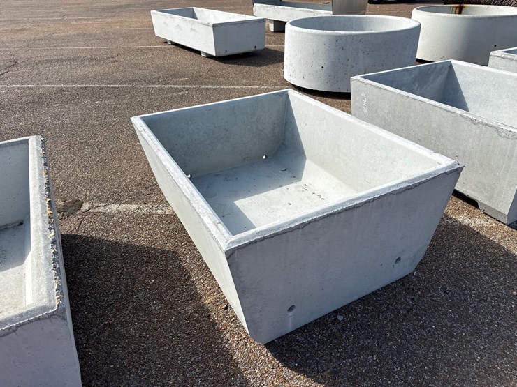 #9476-•-4x5-conrete-feed-trough-image-4