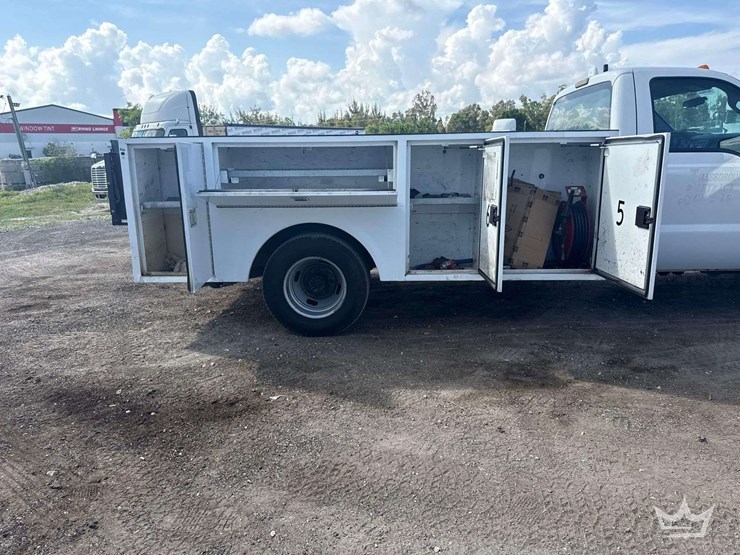 2015-ford-f350-image-16