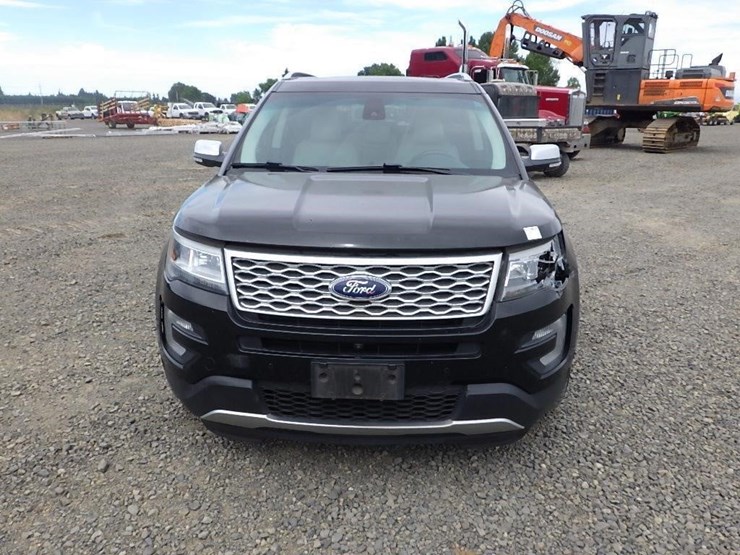 2016-ford-explorer-image-2