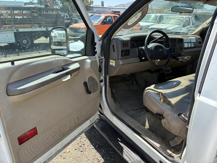 2004-ford-f350-image-12