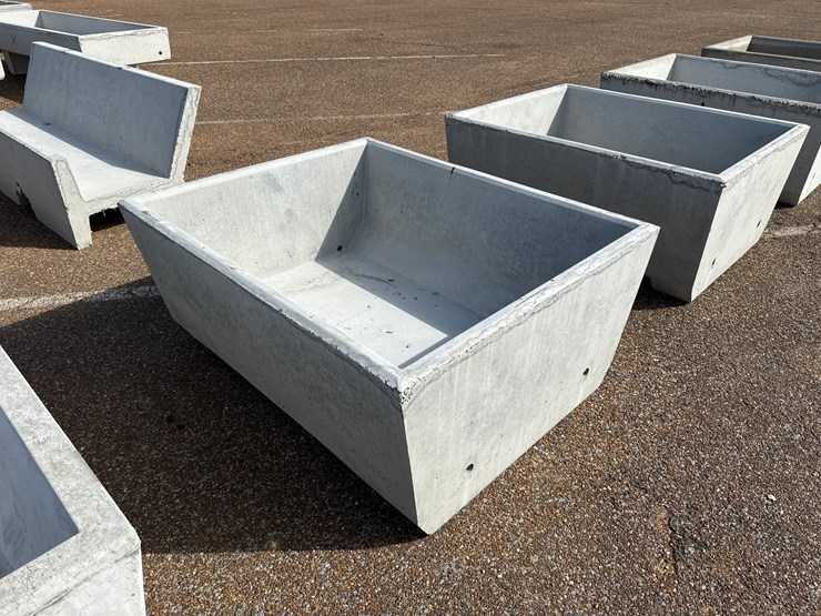 #9475-•-4x5-conrete-feed-trough-image-4