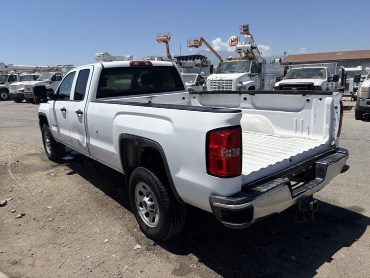 2015-gmc-sierra-3500-image-4