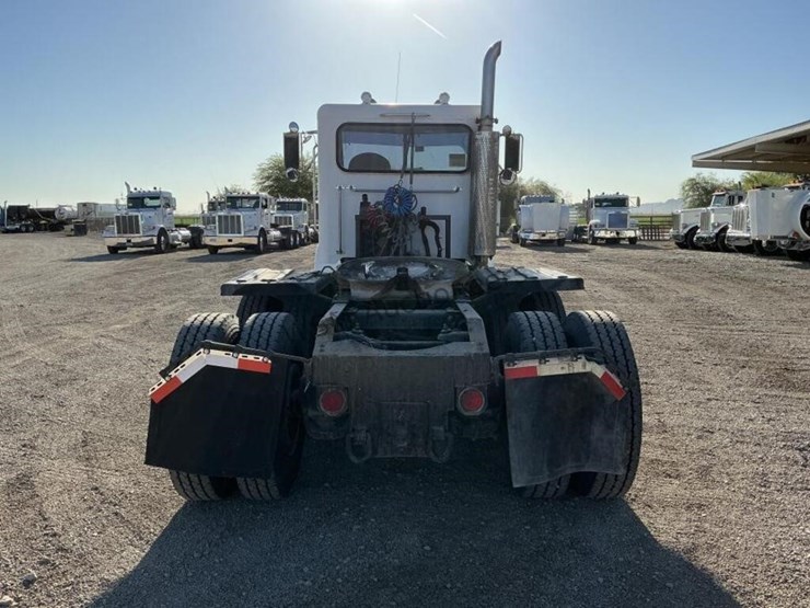 1999-peterbilt-357-image-5