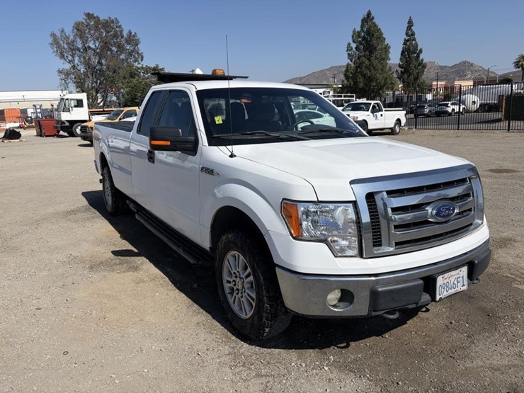 2011-ford-f150-xlt-image-2