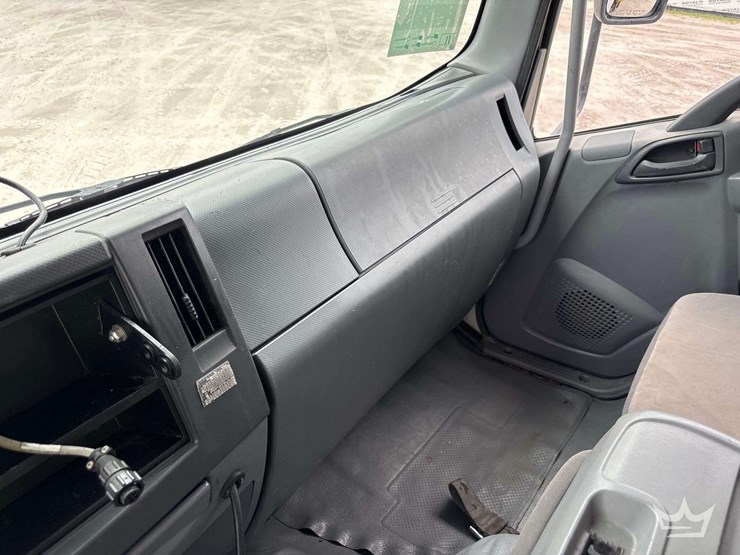 2019-isuzu-ftr-image-38