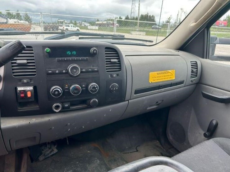 2012-chevrolet-silverado-3500hd-image-11