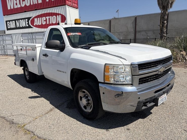 2008-chevrolet-2500-image-2