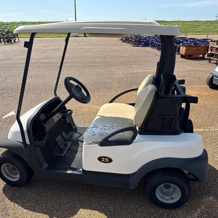 #9452 • 2021 Club Car Precedent w/charger