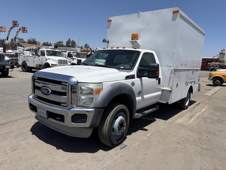 2011-ford-f550-image-1