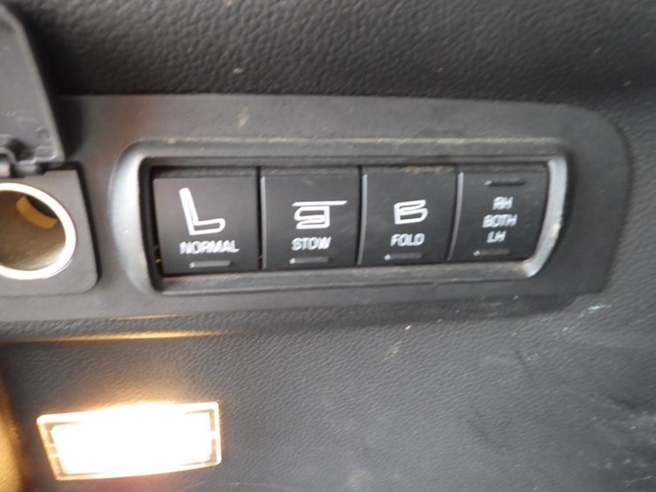2016-ford-explorer-image-18