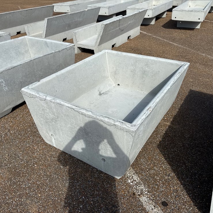 #9476 • 4x5 conrete feed trough