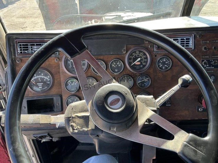 2000-peterbilt-357-image-17