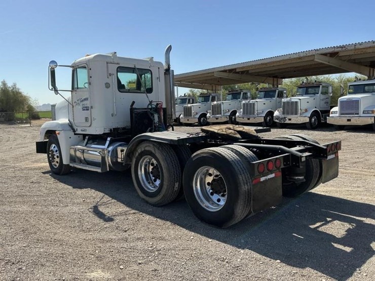 1999-freightliner-fld120-image-6