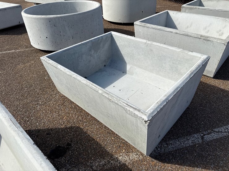 #9475-•-4x5-conrete-feed-trough-image-2