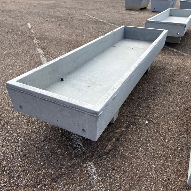 #9489 • 3x10 concrete feed trough