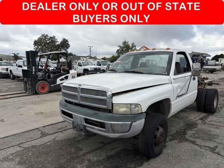 1999-dodge-ram-3500-image-1