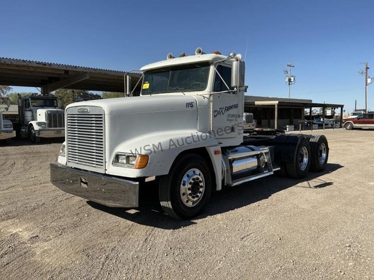 1999-freightliner-fld120-image-1