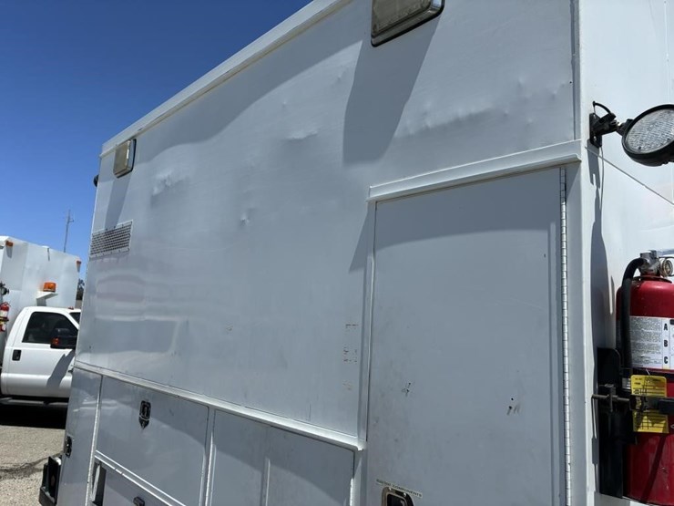 2011-ford-f550-image-5