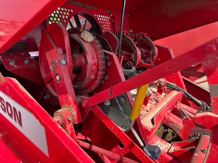 massey-ferguson-1840-image-16